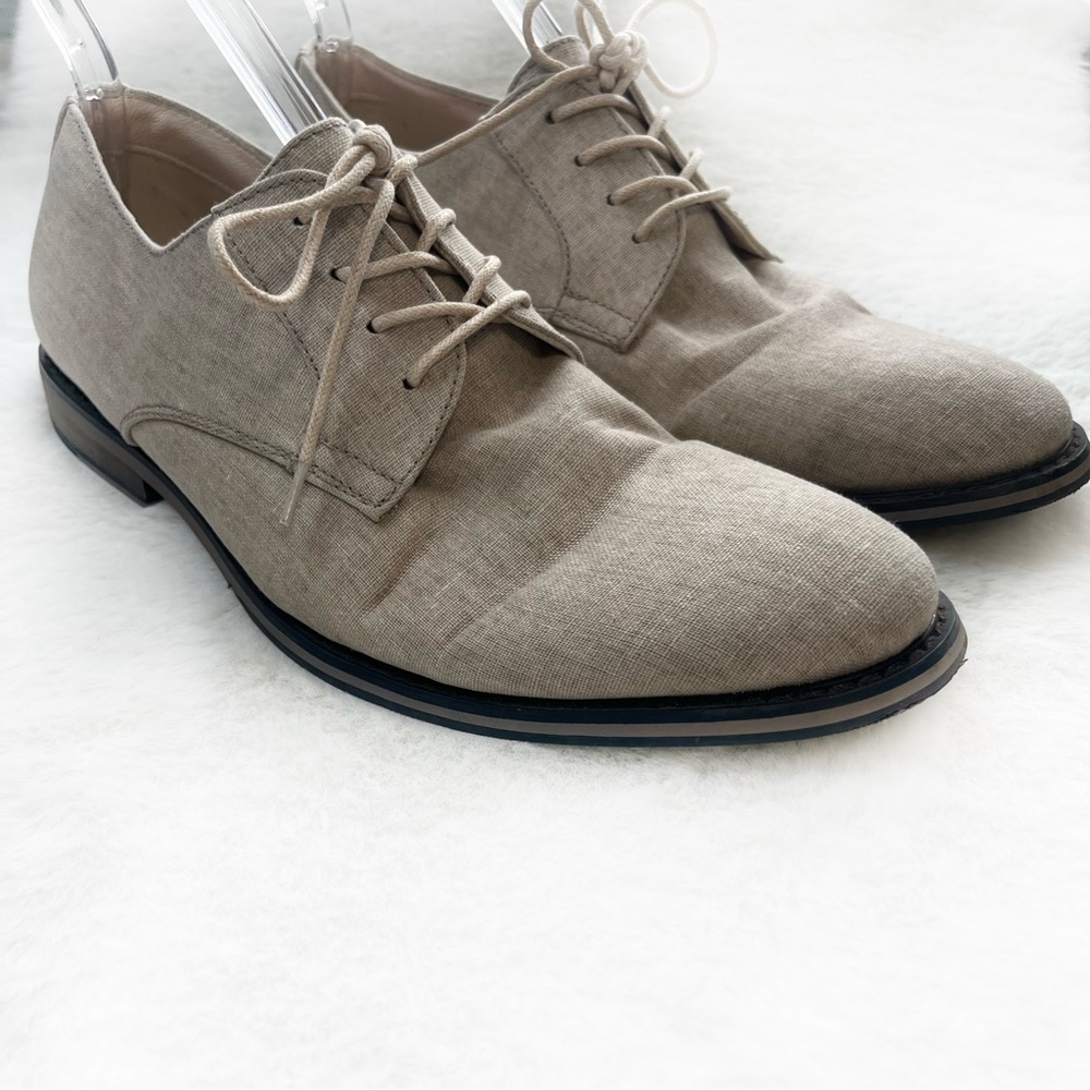 Express Men’s Beige Oxfords Size 9
